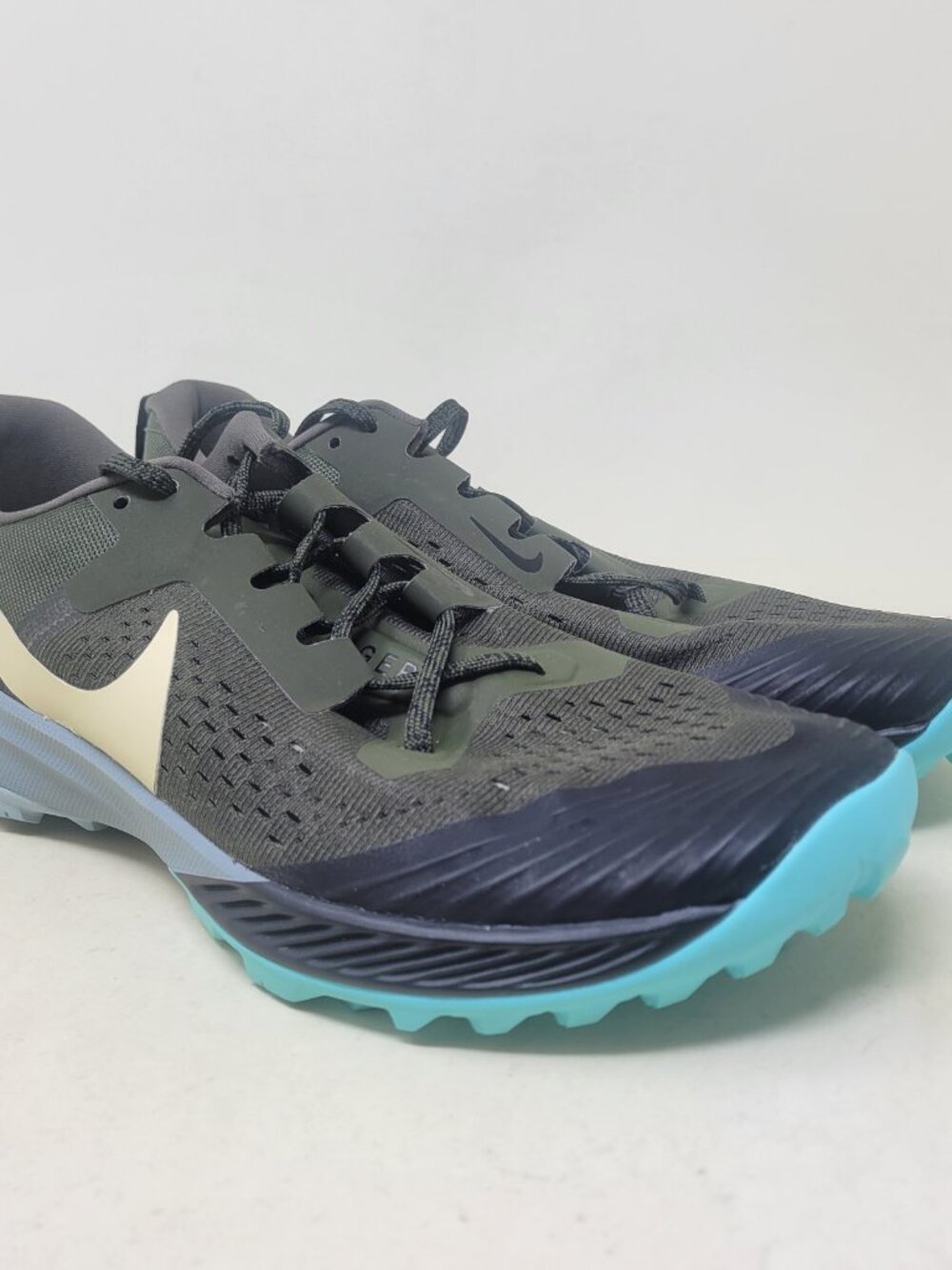 Men's Size 10 Nike Air Zoom Terra Kiger 5 Cargo Khaki Jade AQ2219-301